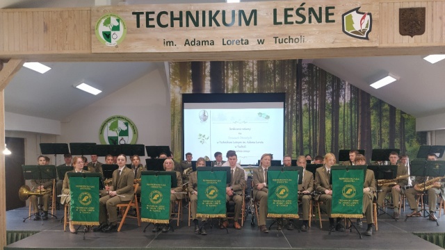 Leśnik nie tylko zna się na drzewach. Lata także dronem. Drzwi otwarte w tucholskim technikum