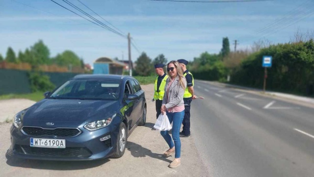 Badali alkomatem, a trzeźwym wręczali upominki. Akcja na ulicach Koronowa