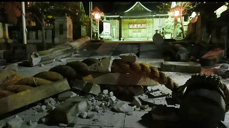 Dwie osoby „najprawdopodobniej” zginęły podczas trzęsienia ziemi, które nawiedziło w poniedziałek duży obszar na wybrzeżu Morza Japońskiego i wywołało zagrożenie uderzeniem tsunami w tereny nadbrzeżne prefektury Ishikawa/fot: PAP, Jiji Press