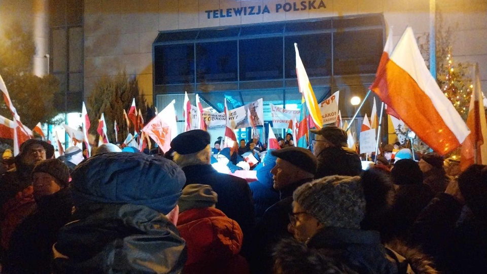 Protest w obronie mediów przed siedzibą TVP Bydgoszcz/fot. Jolanta Fischer