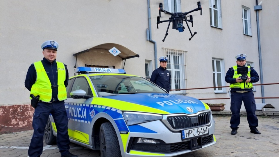 Policjanci ze Świecia przy wsparciu funkcjonariuszy z Bydgoszczy sprawdzali zachowanie kierowców za pomocą drona/fot: KPP w Świeciu