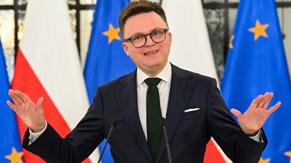 Marszałek Sejmu Szymon Hołownia podczas oświadczenia dla prasy po posiedzeniu prezydium Sejmu/fot: PAP, Radek Pietruszka