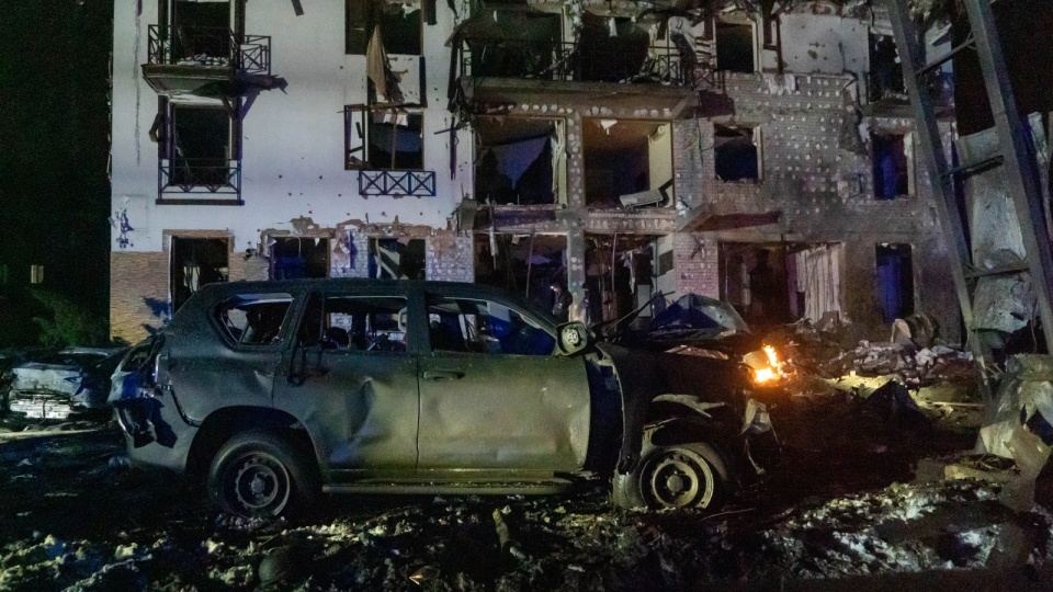 Zniszczony budynek w Charkowie. Budynek Park Hotel został trafiony rosyjskim pociskiem/fot. Mykola Kalyeniak, PAP