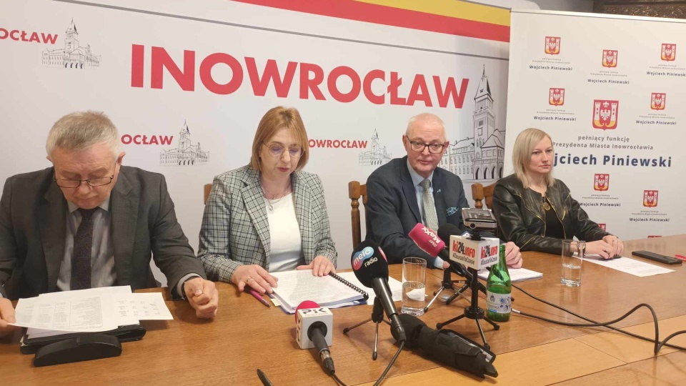 Projekt budżetu od strony finansowej przedstawiła Skarbnik Miasta Inowrocławia Dorota Rutkowska/fot. Marcin Glapiak