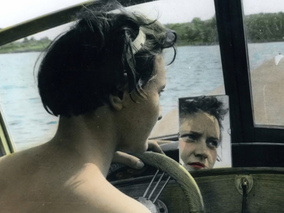 „Kolorystka" to tytuł filmu dokumentalnego o ostatniej ręcznej kolorystce - Wandzie Langner. Fot. fotografistka.pl