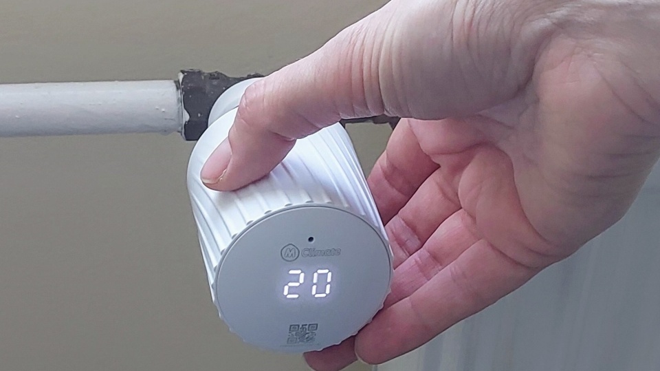 Mieszkania objęte programem „Smart home” zostały wyposażone w elektroniczne głowice termostatyczne/www.opec.pl