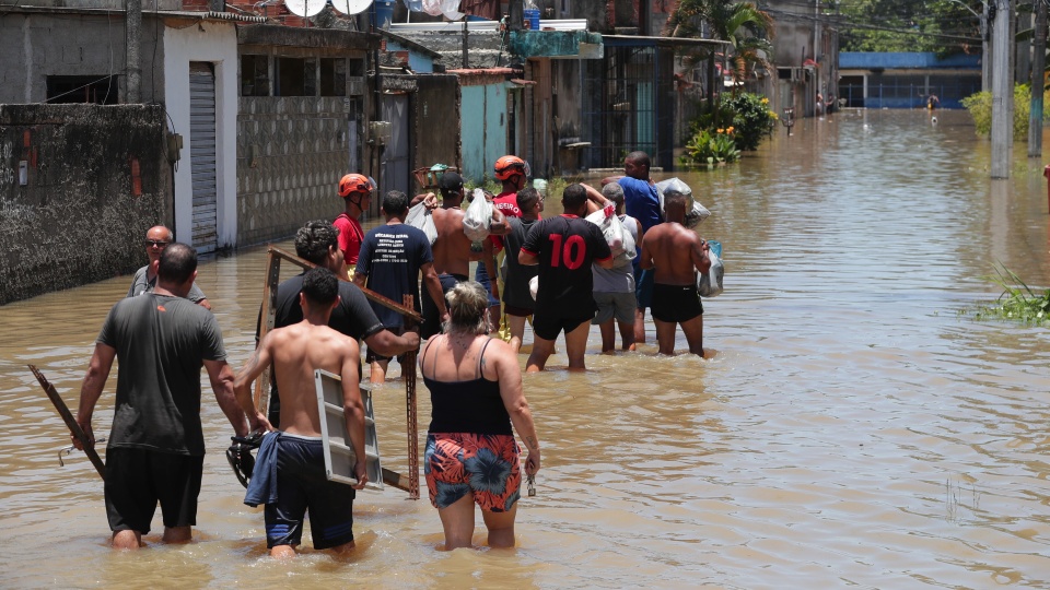 W niedzielę 14 stycznia Rio nawiedziły ulewne deszcze. Zginęło co najmniej 11 osób. Wprowadzono stan nadzwyczajny/fot: PAP, Andre Coelho
