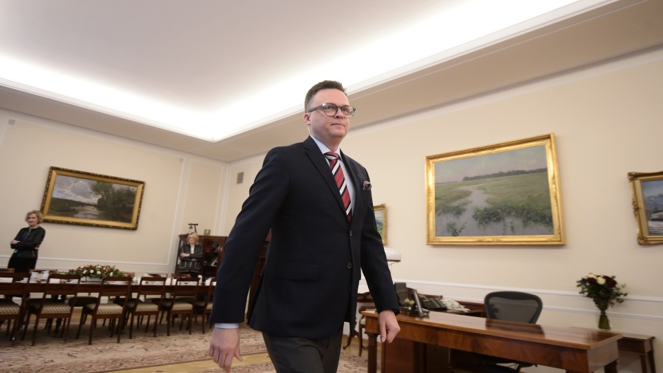 Marszałek Sejmu Szymon Hołownia odniósł się do obsadzenia mandatów poselskich po Mariuszu Kamińskim i Macieju Wąsiku/fot: PAP, Marcin Obara