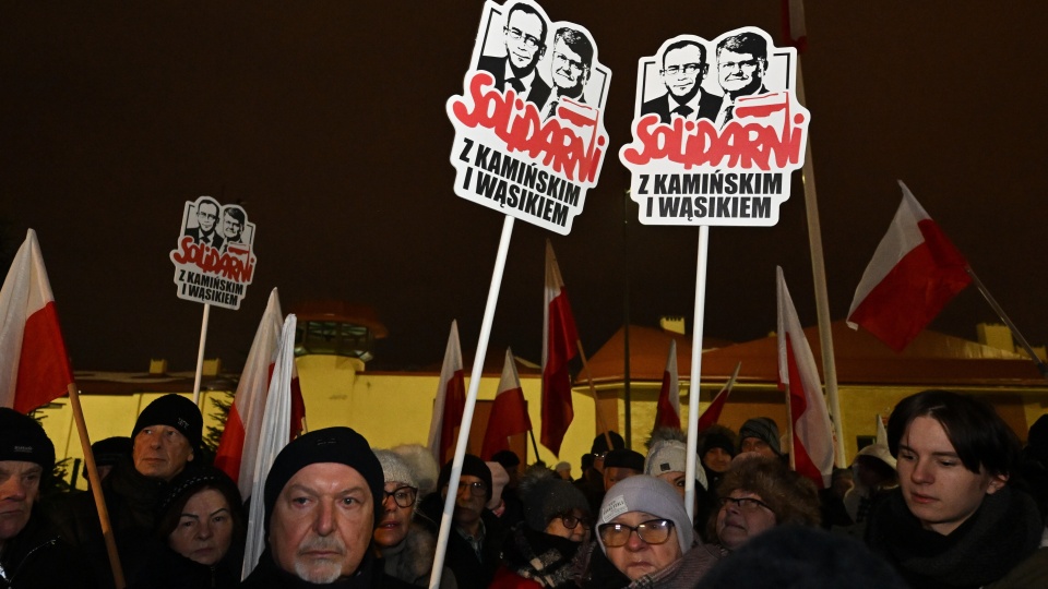 manifestacja przed Aresztem Śledczym w Radomiu/fot. PAP/Piotr Polak
