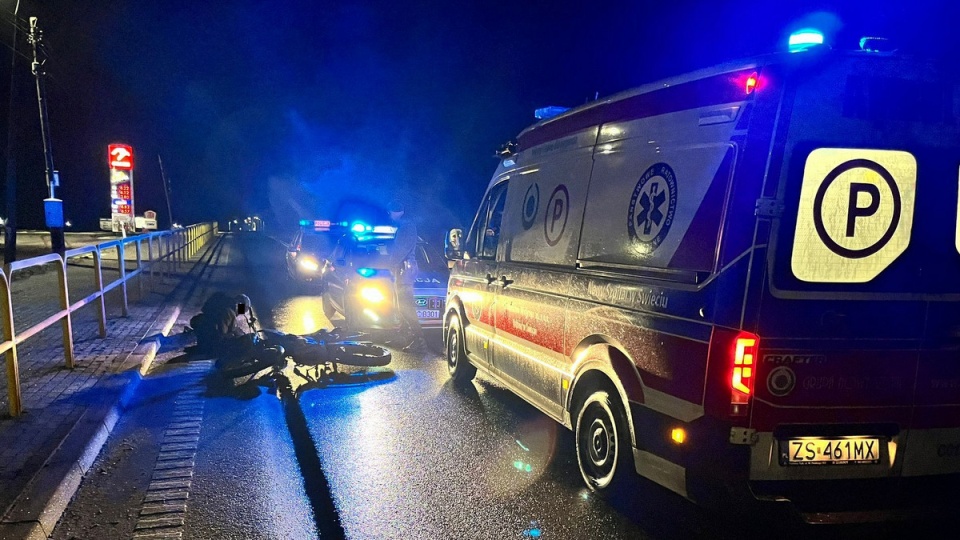 17-letni motocyklista nie zatrzymał się do kontroli drogowej, a w czasie ucieczki spowodował kolizję z radiowozem/fot. materiały policji