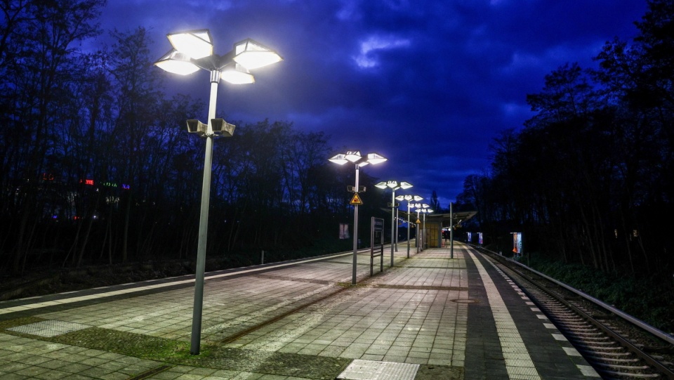 Pusty peron Lichterfelde East Station przed planowanym strajkiem/fot. PAP/EPA/FILIP SINGER