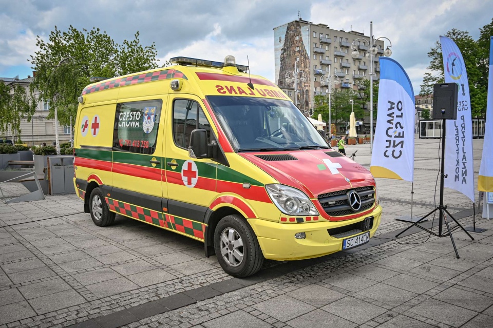 Ambulans dla zwierząt rok temu zakupiła Częstochowa, teraz jej drogą chcą ruszyć społecznicy ze Żnina/fot: czestochowa.pl