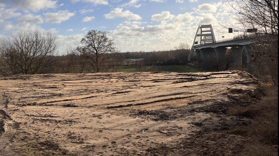 W pobliżu mostu gen. Zawackiej, gdzie powstać ma 80-metrowy wieżowiec/fot. Stowarzyszenie Wolna Winnica, Facebook, archiwum