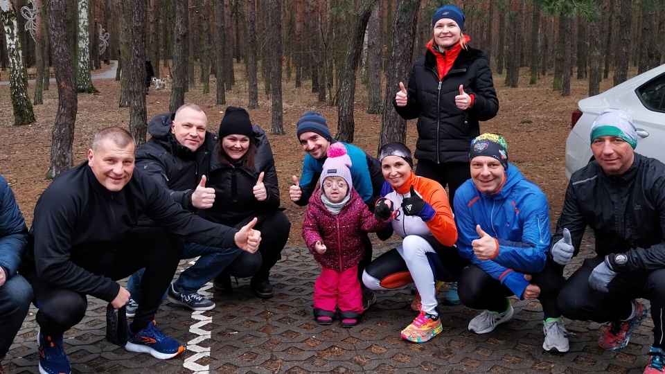 Bydgoszczanie wyruszyli w 75-kilometrową sztafetę, żeby włączyć się w zbiórkę pieniędzy na leczenie 4-letniej Hani/fot: Elżbieta Rupniewska