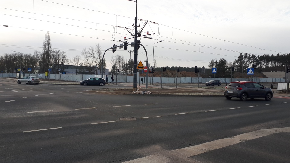 Policjanci i drogowcy analizowali zachowanie pieszych na skrzyżowaniu ulic Akademickiej i Kaliskiego. To w tym miejscu miesiąc temu 14-latka wpadła pod tramwaj. Mimo reakcji służb, dziewczyna zmarła w szpitalu/fot: Agata Raczek