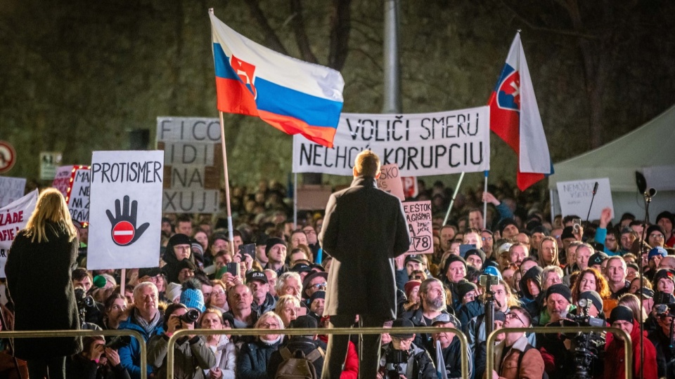 W ósmym proteście opozycji w Bratysławie uczestniczyło około 18 tysięcy osób/fot: PAP, Jakub Gavlak