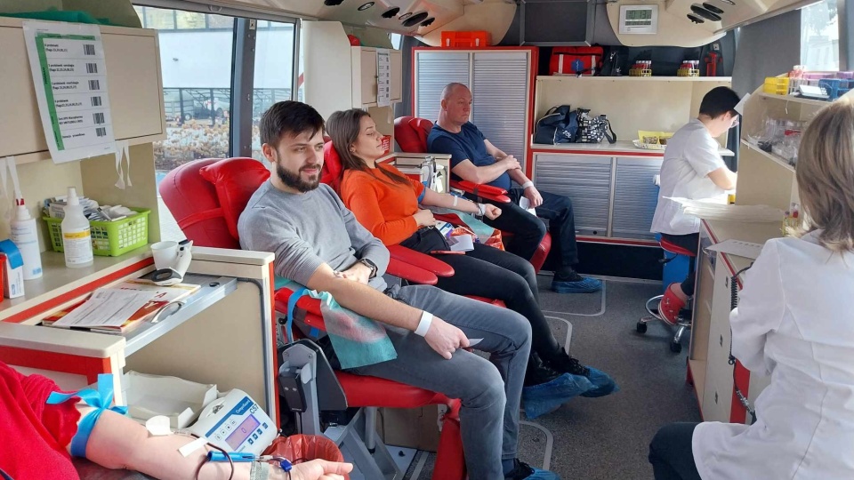 W czasie tegorocznej walentynkowej akcji udało się zebrać ponad 16,5 litra krwi od 37 dawców/fot. Jolanta Fischer