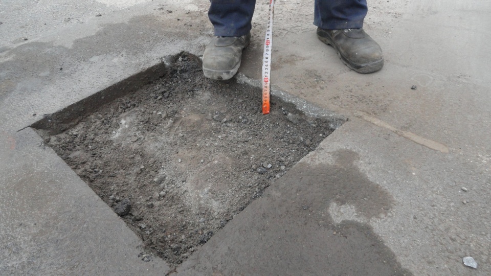 Drogowcy z Torunia zalepiają ubytki w Szosie Bydgoskiej. Największe prace zaplanowano na czwartek/fot: Miejski Zarząd Dróg w Toruniu