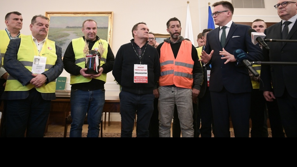 Marszałek Sejmu Szymon Hołownia na spotkaniu z delegacją rolników w Sejmie w Warszawie/fot. Marcin Obara, PAP