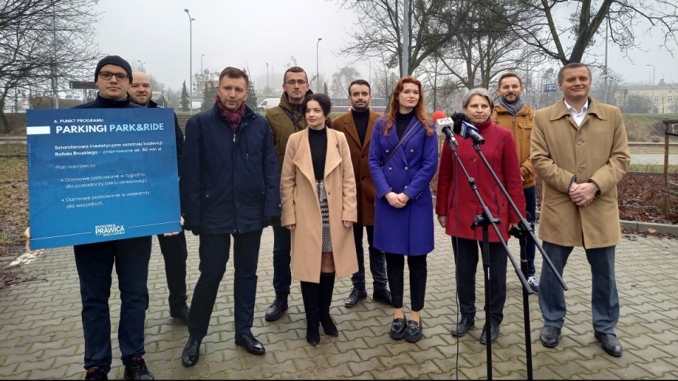 Kolejny, 6. już punkt programu Bydgoskiej Prawicy przedstawiono na dzisiejszej konferencji prasowej na parkingu Park&Ride przy rondzie Maczka w Bydgoszczy/fot. Agata Raczek