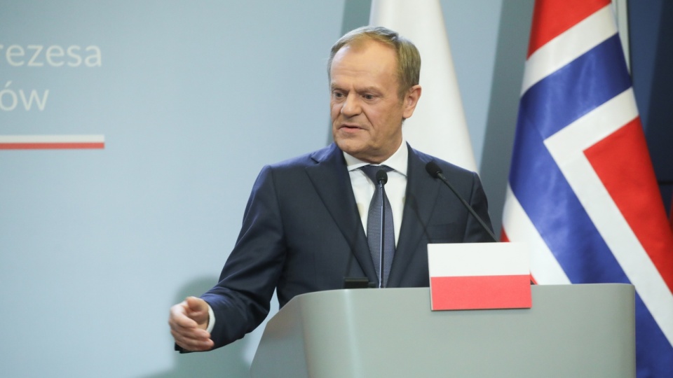 Premier RP Donald Tusk podczas wspólnej konferencji prasowej z premierem Norwegii Jonasem Gahrem Storem, po spotkaniu w KPRM w Warszawie/fot. Albert Zawada, PAP