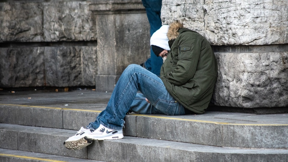 – To, co zauważamy od mniej więcej dwóch lat – pojawia się coraz większa liczba osób bezdomnych młodych, takich po 20. roku życia a przed 30. To jest zjawisko bardzo niepokojące – mówią pracownicy bydgoskiego schroniska/fot. ilustracyjna, Pixabay
