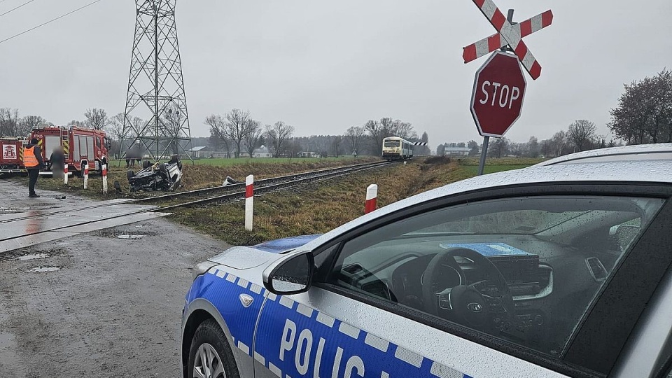 W Trzebiegoszczu doszło do zderzenia auta osobowego z pociągiem/fot: KPP w Lipnie