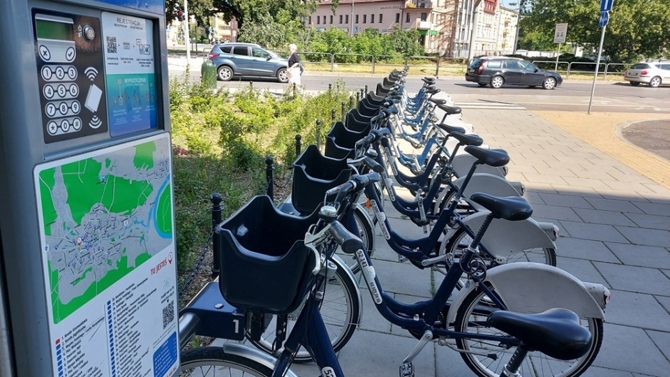 W tym sezonie każde wypożyczenie Bydgoskiego Roweru Aglomeracyjnego do 30 minut będzie bezpłatne, a za jazdę do 60 minut trzeba zapłacić złotówkę//fot. ZDMiKP w Bydgoszczy, archiwum