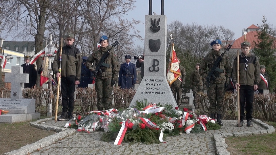 W Bydgoszczy uroczystość z udziałem wojewody kujawsko-pomorskiego, przedstawicieli miasta, bydgoskiej delegatury IPN, harcerzy i pocztów sztandarowych odbyła się na cmentarzu komunalnym przy ul. Kcyńskiej/fot. jw