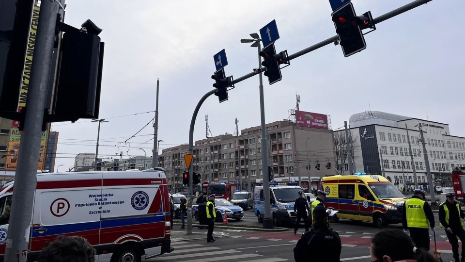 Policja zatrzymała 33-letniego mężczyznę, który potrącił kilkanaście osób na placu Rodła w Szczecinie/fot: PAP, Marcin Bielecki