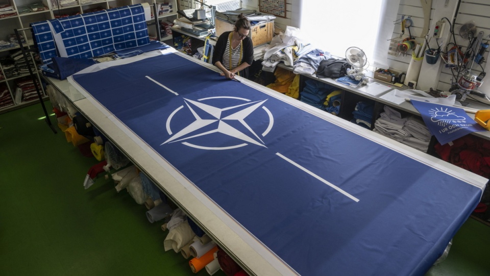 Produkcja flag NATO w Szwecji/fot. PAP/EPA/Anders Wiklund