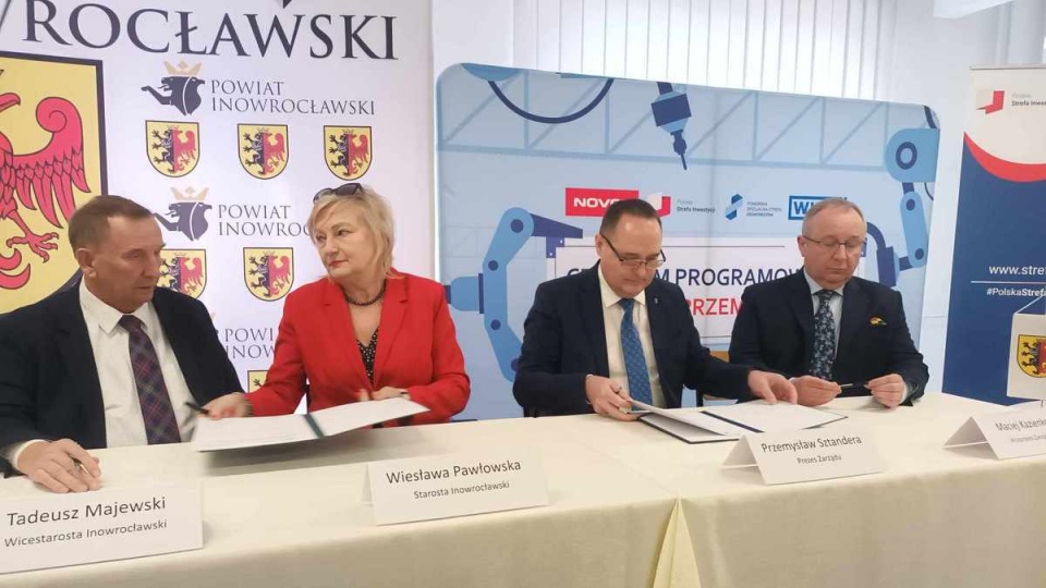 W Inowrocławiu podpisano umowę na utworzenie Centrum Programowania Robotów Przemysłowych/fot. Marcin Glapiak
