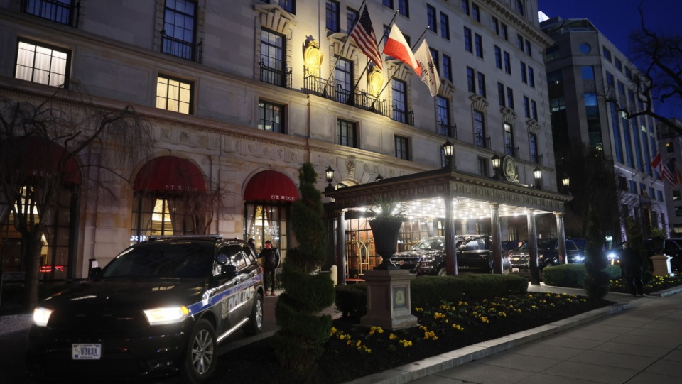 Hotel St. Regis w Waszyngtonie. Prezydent Andrzej Duda rozpoczął wizytę w Stanach Zjednoczonych. Razem z premierem Donaldem Tuskiem spotka się z prezydentem USA Joe Bidenem w Białym Domu/fot. Leszek Szymański, PAP