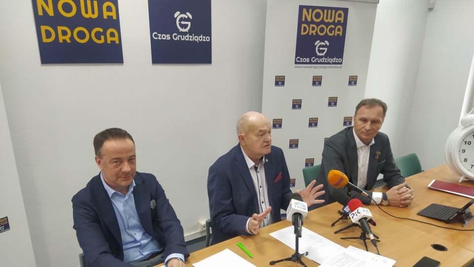 Marek Nowak (w środku) - były dyrektor miejskiego szpitala startuje w wyborach z komitetu Nowa Droga - Czas Grudziądza