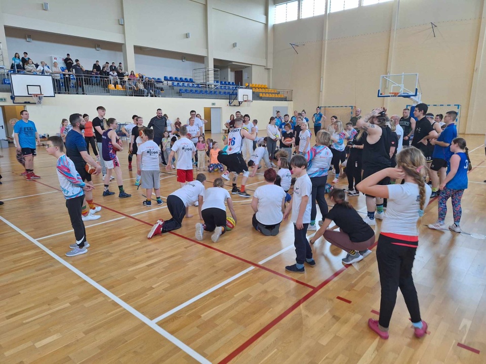 Trening z „Kacpą” przyciągnął spore grono zainteresowanych/fot.: Bogumiła Wresiło