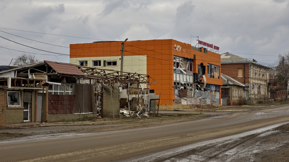 Ukraińskie miasto Kupiańsk po ataku Rosjan/fot. PAP/EPA/SERGEY KOZLOV