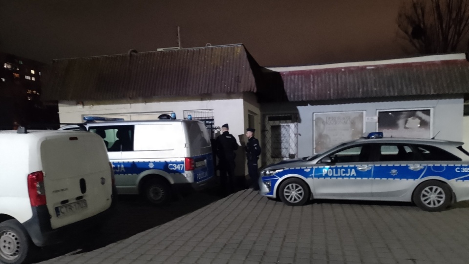 Policja przed siedzibą Fundacji „Toruńska Kocia Straż”/fot. Michał Zaręba, archiwum