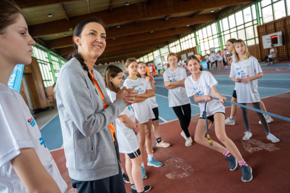 Monika Pyrek spotkała się z młodymi sportowcami na specjalnej lekcji WF-u/fot. inf. prasowa