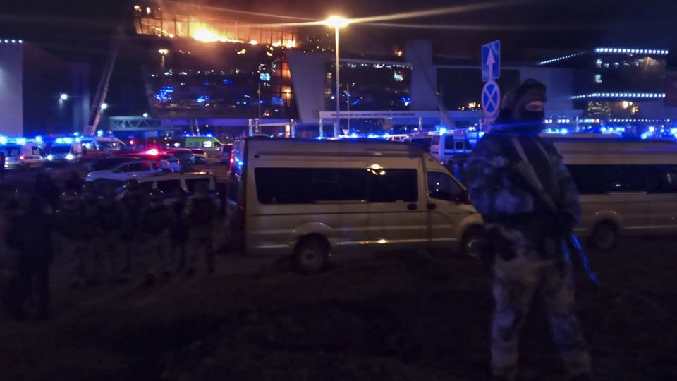 Państwo Islamskie przyznało się do ataku terrorystycznego na salę koncertową pod Moskwą. W Krasnogorsku zginęło około 40 osób, a blisko 100 zostało rannych/fot: PAP, Maxim Shipenkov
