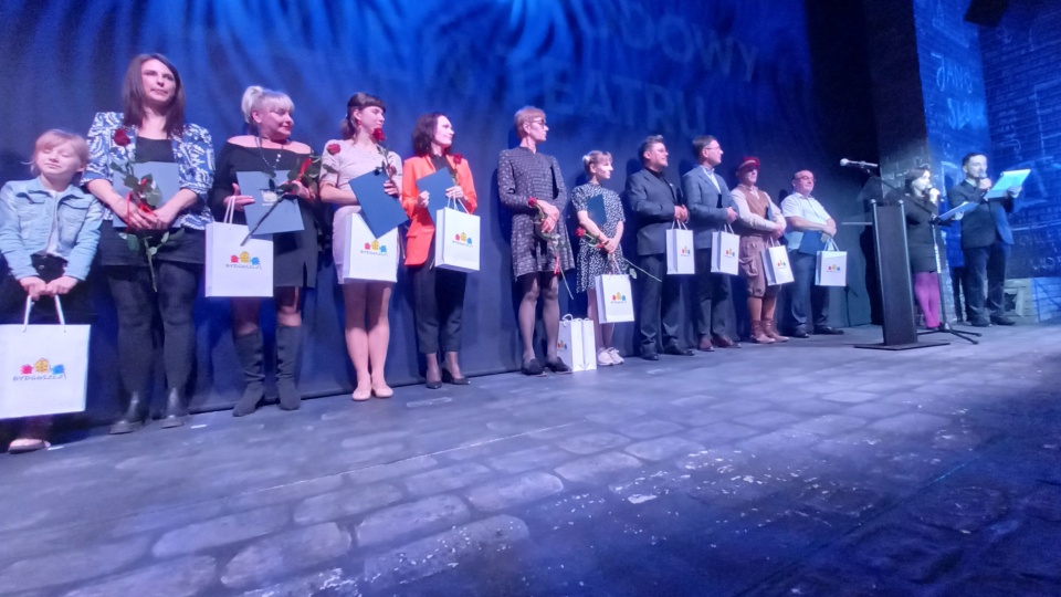 Z okazji Międzynarodowego Dnia Teatru w bydgoskim Teatrze Kameralnym odbyło się wręczenie nagród i listów gratulacyjnych/fot: Ewa Dąbska