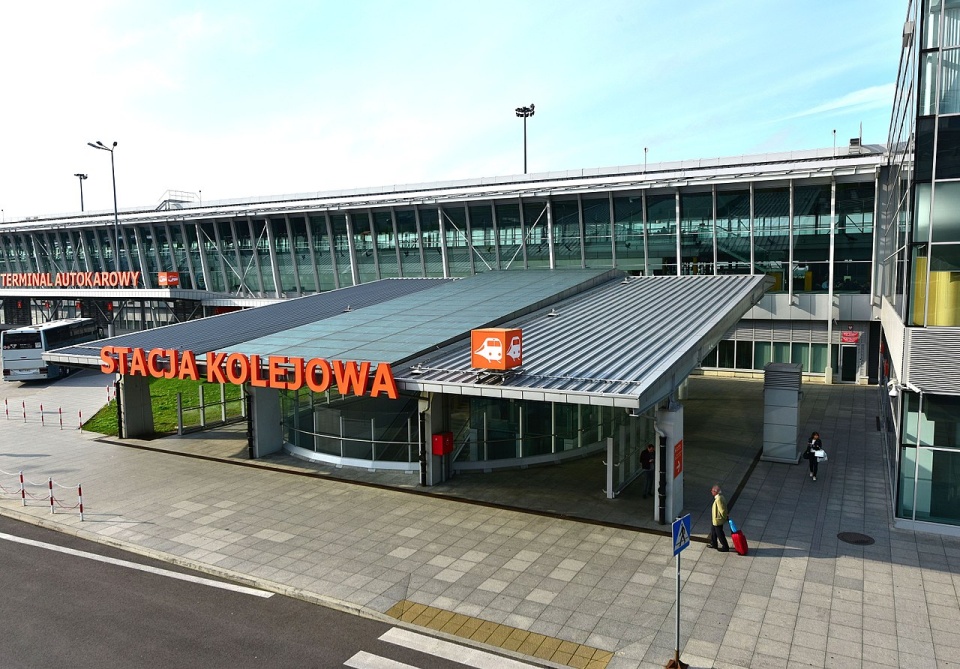 Stacja Warszawa Lotnisko Chopina w 2017/fot. Adrian Grycuk, CC BY-SA 3.0 pl
