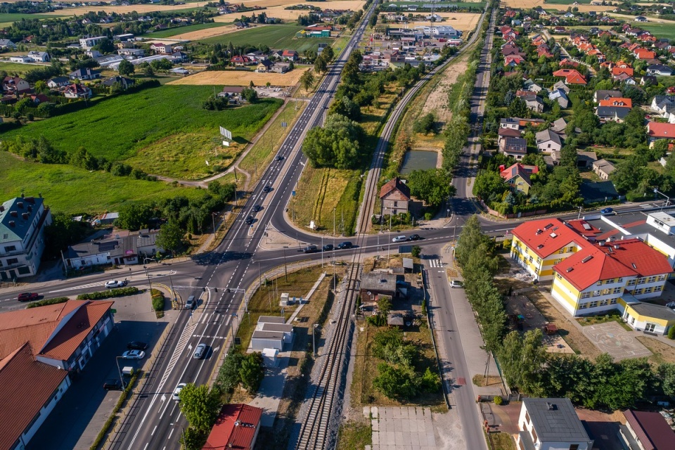 Obwodnica będzie trasą jednojezdniową z dwoma pasami ruchu. Wszystkie warianty zaczynają się w Łysomicach, gdzie ma powstać nowy węzeł drogowy na połączeniu z drogą krajową nr 91 (Toruń-Chełmno), i kończą za Papowem Toruńskim na ul. Warszawskiej/fot. Szymon Zdziebło, tarantoga.pl dla UMWK-P