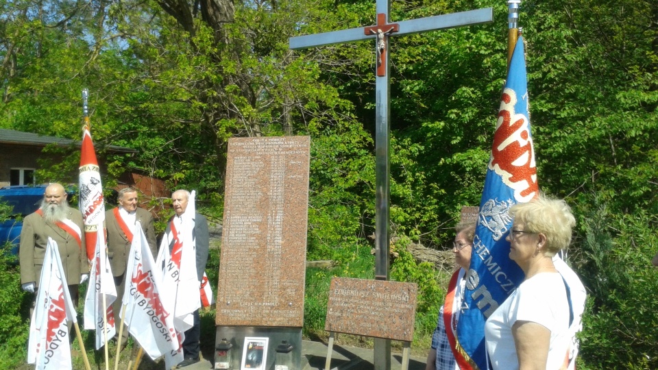 Na terenach po zakładach Zachem w Bydgoszczy uczczono pamięć pracowników, którzy zginęli podczas pracy w 1952 i 1968 roku/fot: Henryk Żyłkowski