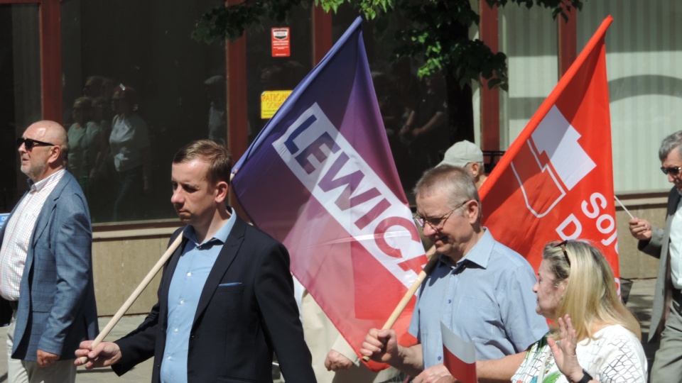 Po krótkich przemówienia liderów pochód ruszył ulicami Starówki na plac Wolności/fot. Marek Ledwosiński