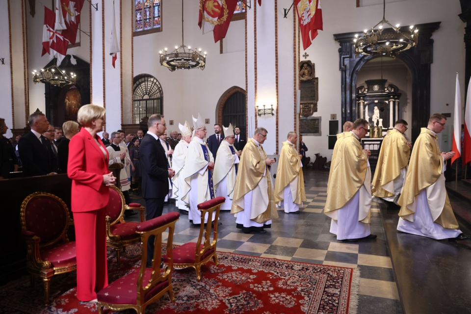 W liturgii uczestniczyli przedstawiciele władz państwowych z prezydentem Andrzejem Dudą i wicepremierem, szefem MON Władysławem Kosiniakiem-Kamyszem/fot.PAP/Leszek Szymański