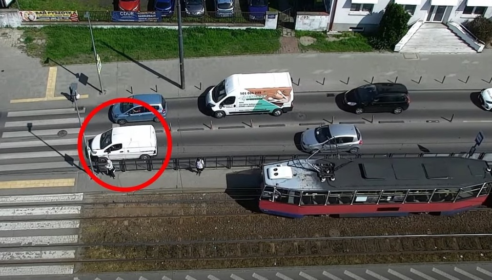 Tak kierowcy łamią przepisy. Policyjny dron filmował/fot. zrzut ekranu/Policja