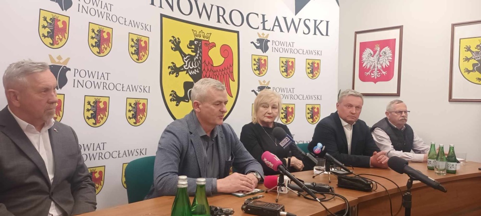 Wiesława Pawłowska i radni na środowej konferencji broniła swojej decyzji/fot. Marcin Glapiak