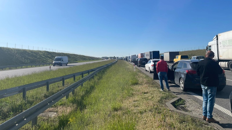 Korek po czwartkowym wypadku na autostradzie A1/fot. Jakub Gill