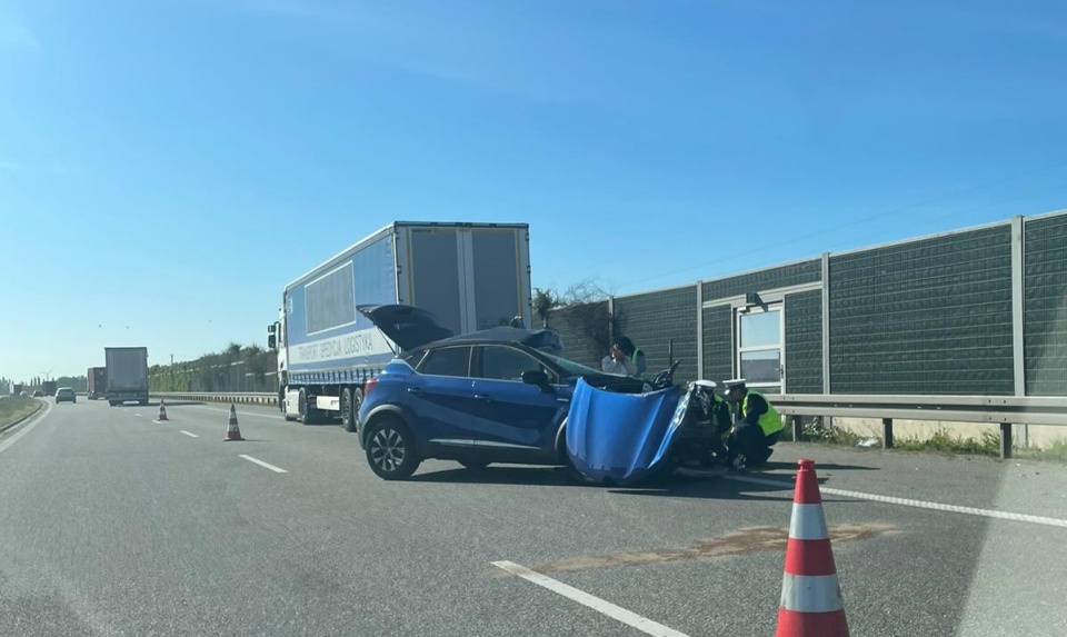 Dwie osoby ucierpiały w wypadku, do którego doszło w czwartek rano na autostradzie A1/fot. Jakub Gill