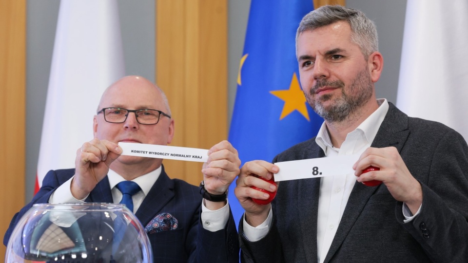 W siedzibie Państwowej Komisji Wyborczej doszło do losowania numerów list w wyborach do Parlamentu Europejskiego/fot: PAP, Paweł Supernak